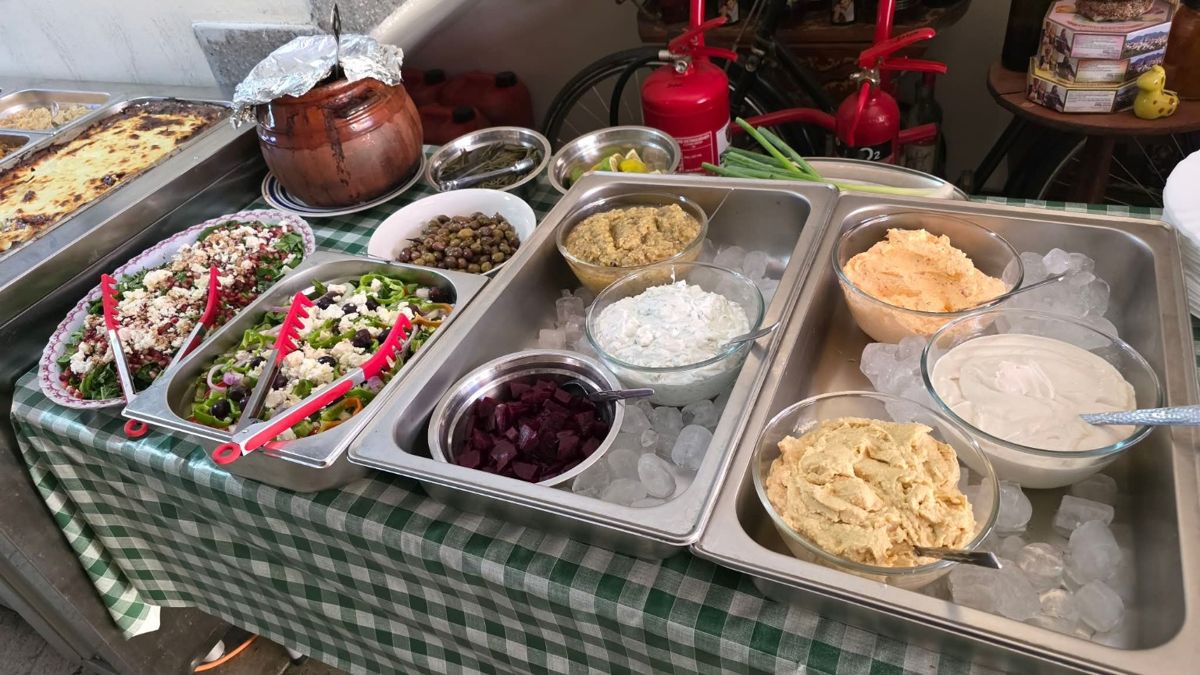 Salads, dips and cold starters